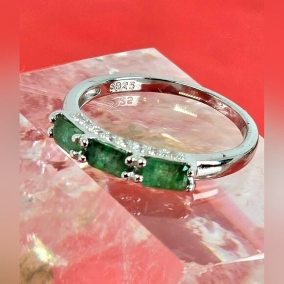 925 Sterling Silver Ring with Natural Emerald Gem & Cz - Picture 4 of 7